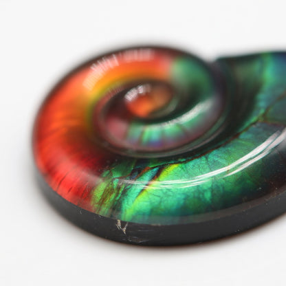 Ammolite Two-Color Faceted Heart Cabochon 10x10mm - detail angle