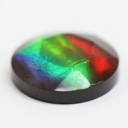 Ammolite Tri-Color Round Cabochon 8mm - detail angle