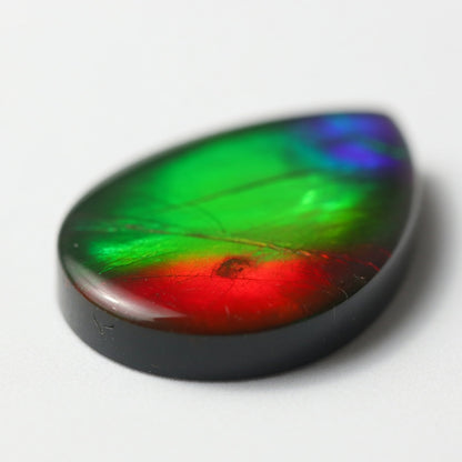 Ammolite Premium Oval Cabochon 2ct 8x12mm - detail angle