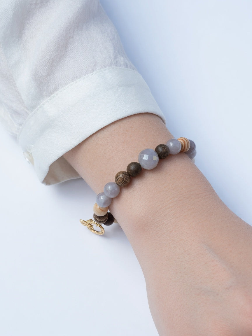 The Moonlit Agarwood Bracelet - women's model