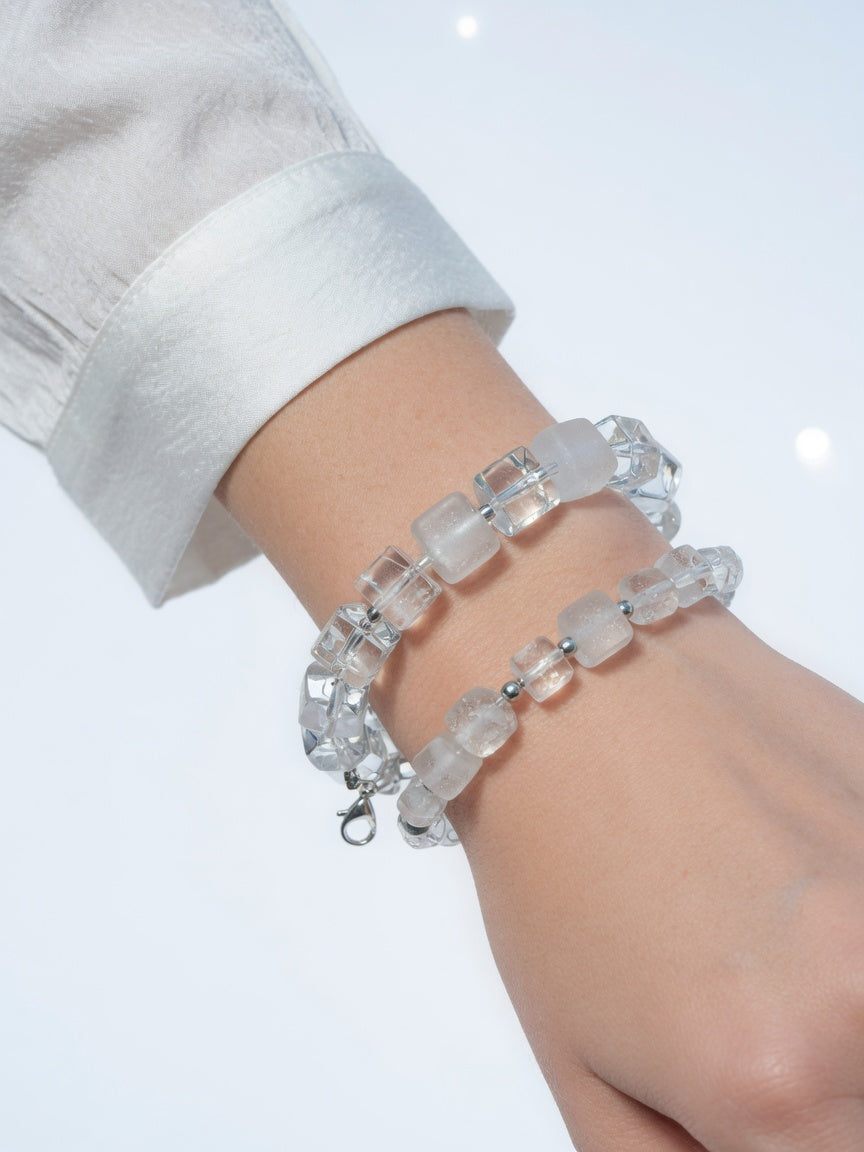 The Frosted Assi Quartz Bracelet - women's model